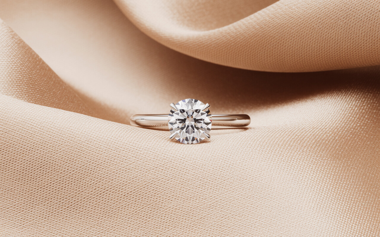 Anel solitario com diamante em fotografia editorial premium